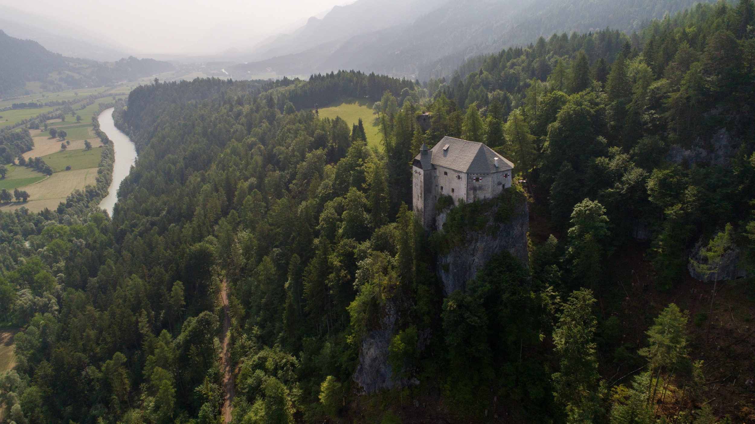 Schloss Stein Drautal Aussenansicht des Schlosses 21