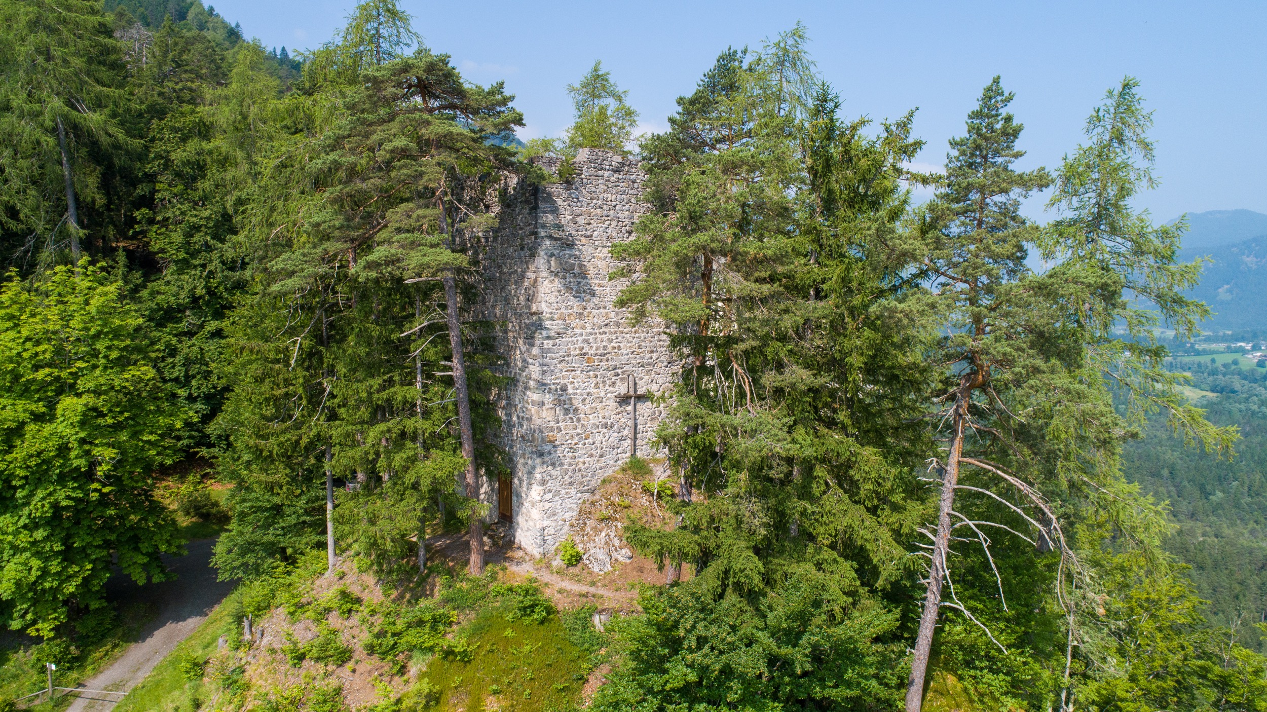 Schloss Stein Drautal Aussenansicht des Schlosses alter turm
