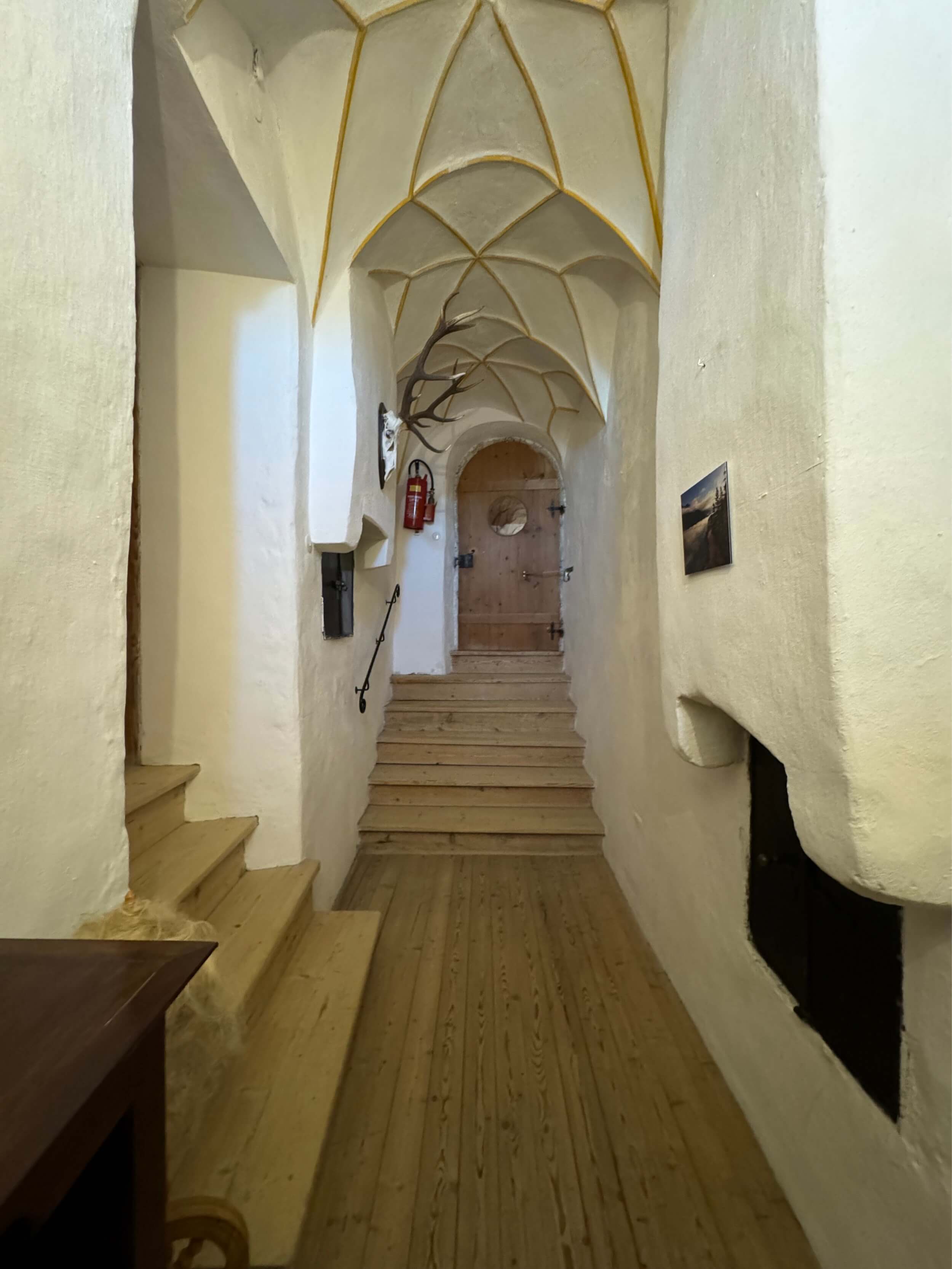 Schloss-Stein-Drautal-Gang-vor-Turmzimmer