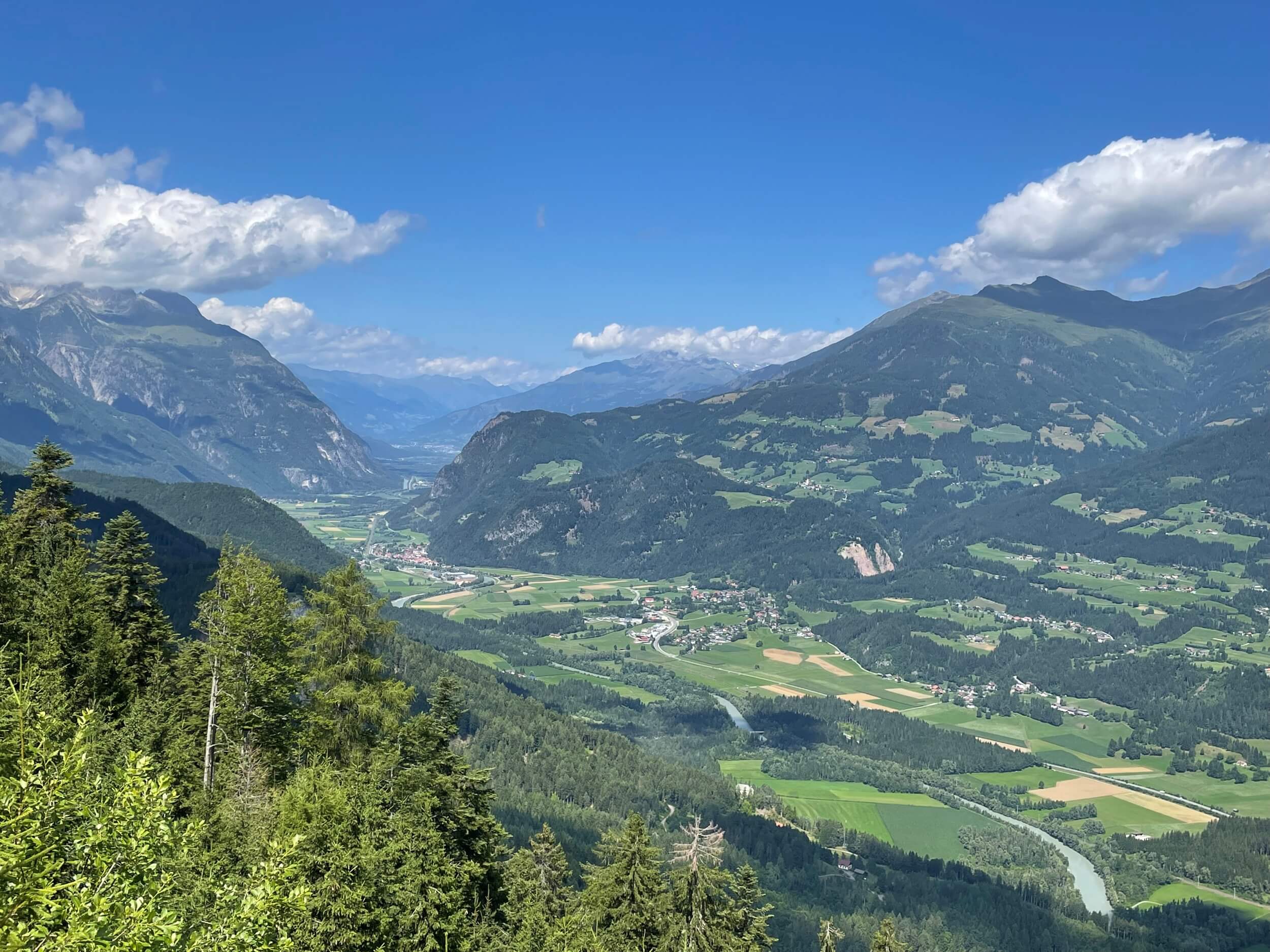 Schloss Stein Drautal Gegend_Drautal Richtung Westen