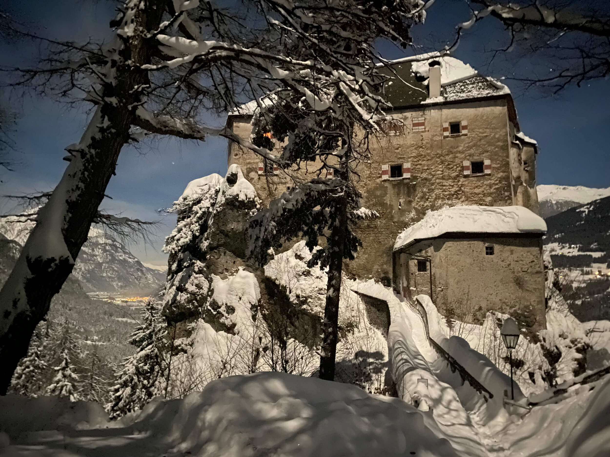 Schloss Stein Drautal Schloss aussen Winter