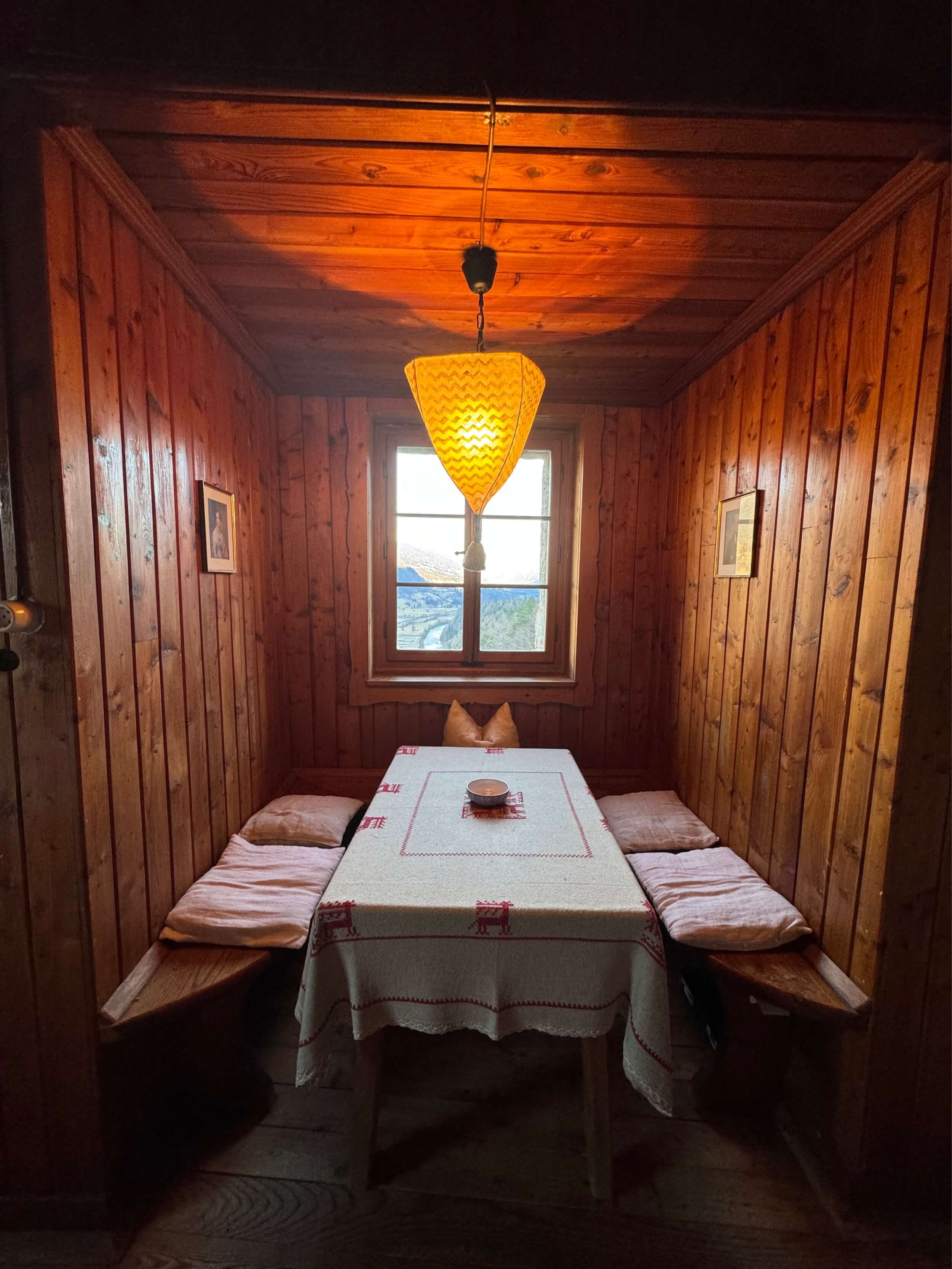 Schloss-Stein-Drautal-Turmzimmer-Sitzecke