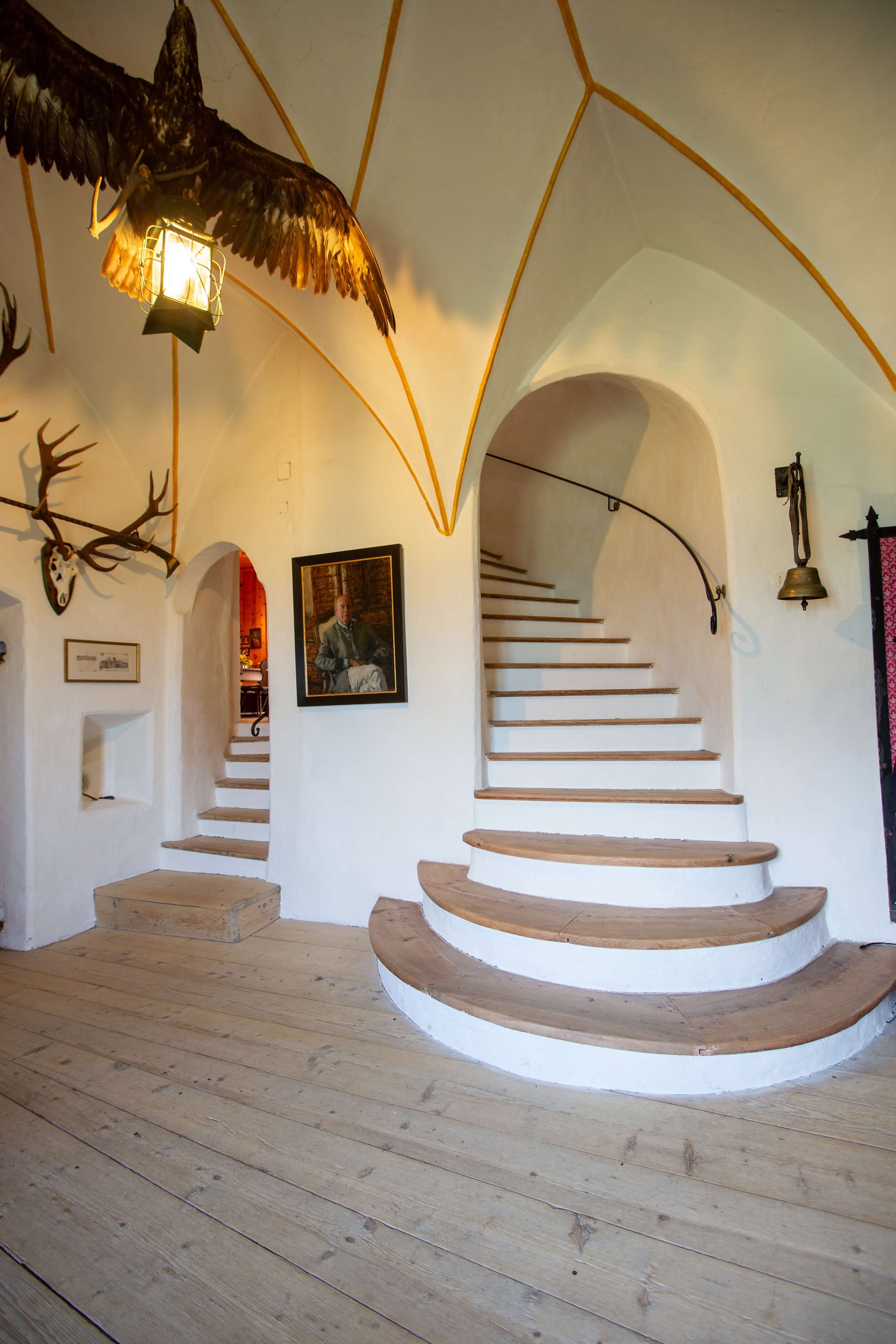 Schloss-Stein-Eingang-Treppenhaus-2