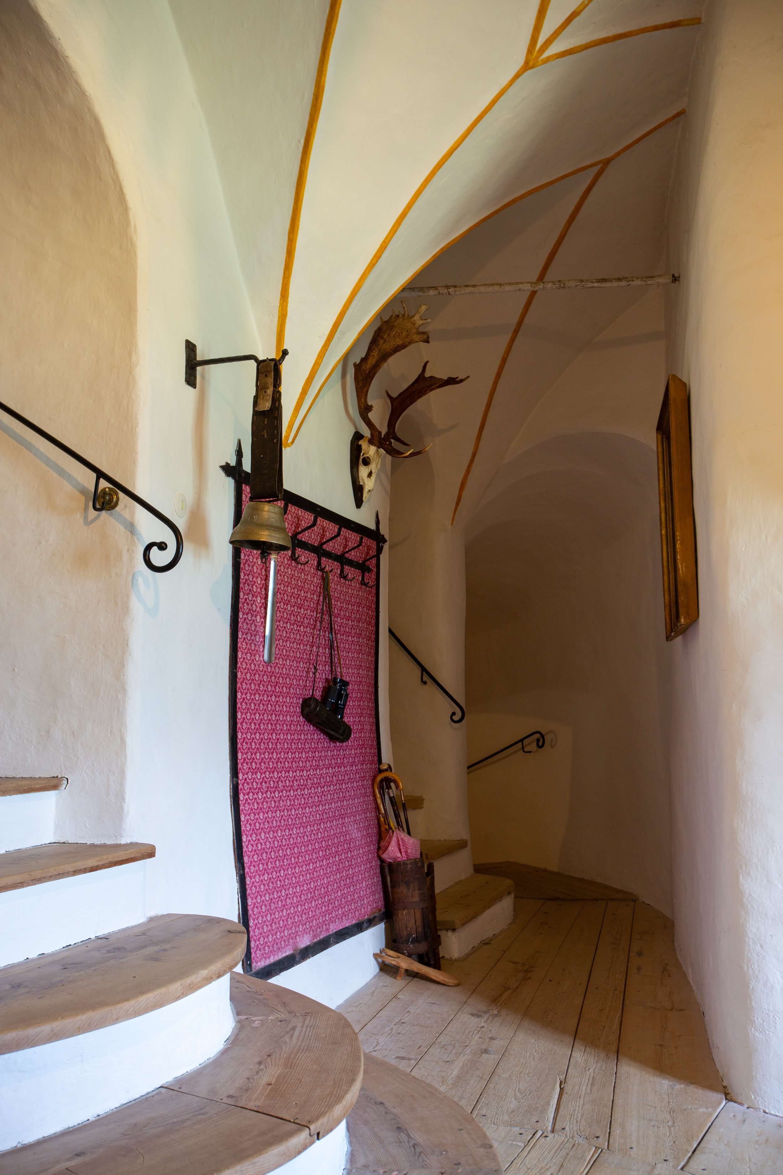 Schloss-Stein-Eingang-Treppenhaus-7